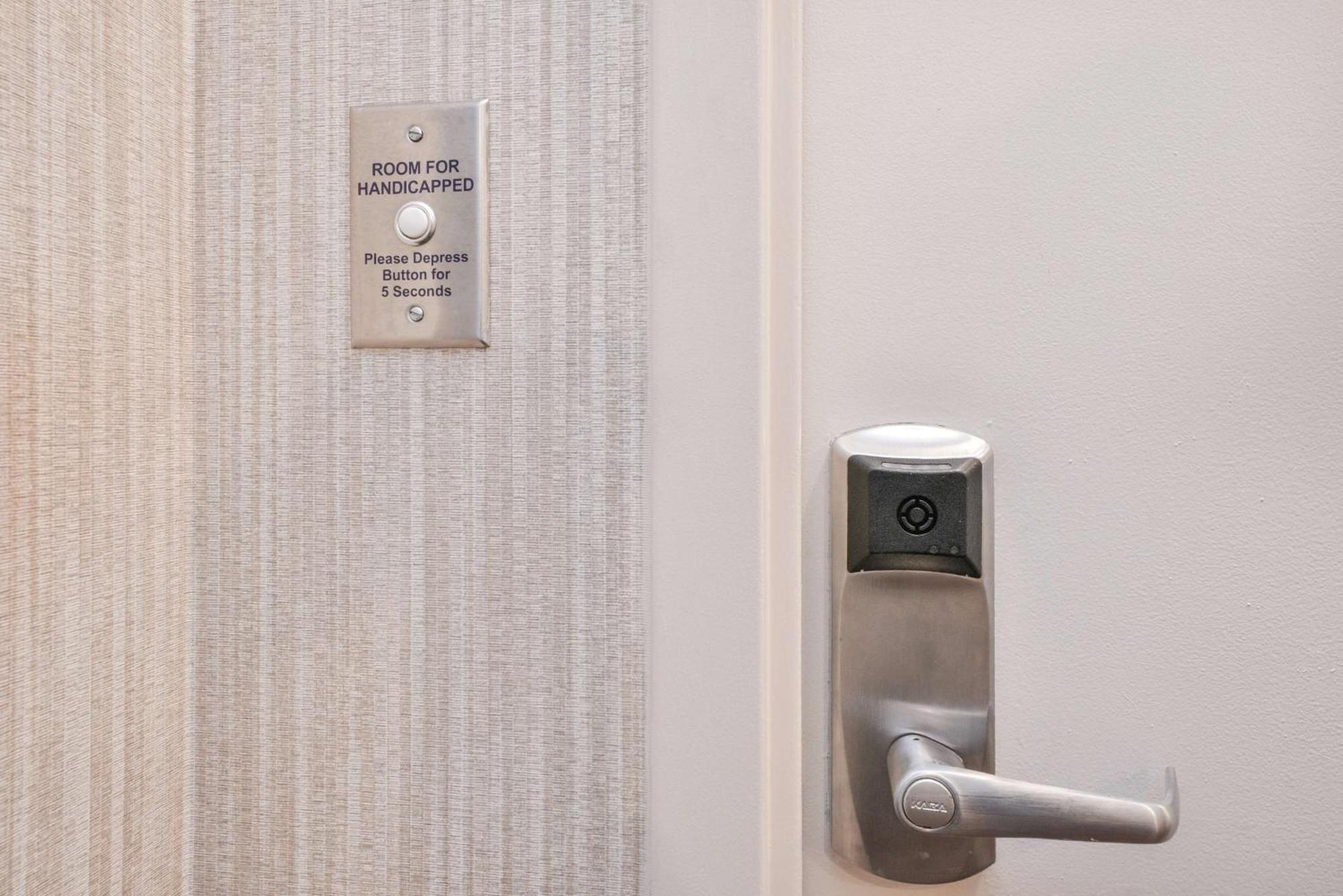 Hotel Hampton 3*