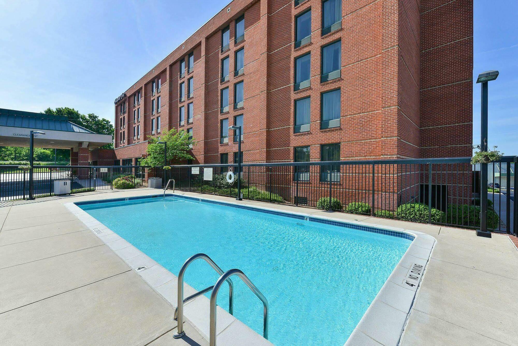 Hotel Hampton 3*